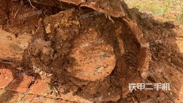 左驅(qū)動(dòng)輪（行走機(jī)構(gòu)）