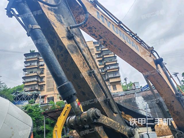 小臂整体左后（工作和回转装置）