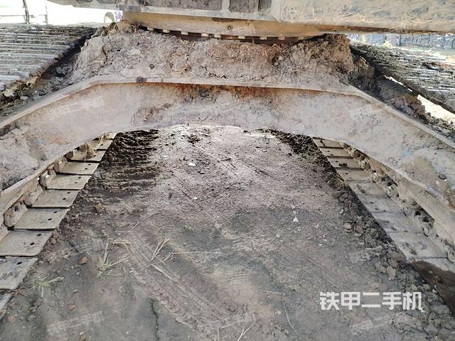 轉(zhuǎn)盤和下車架正前(工作和回轉(zhuǎn)裝置) 轉(zhuǎn)盤和下車架正前(工作和回轉(zhuǎn)裝置)