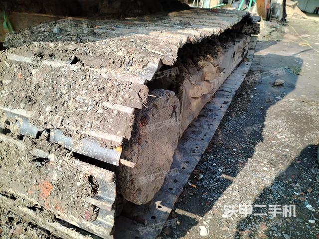 右側(cè)履帶整體(行走機(jī)構(gòu)) 右側(cè)履帶整體(行走機(jī)構(gòu))