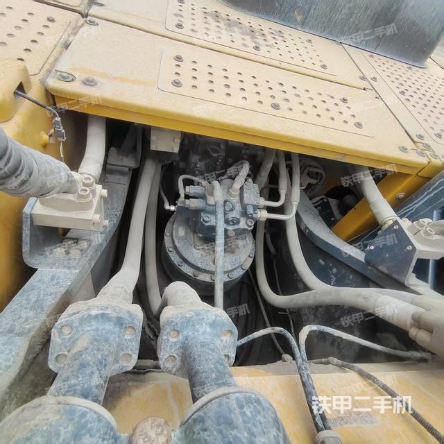 回轉(zhuǎn)馬達(dá)和主控閥（整機(jī)外觀）