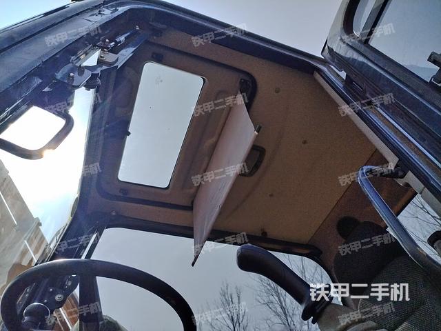 駕駛室頂部(整機外觀) 駕駛室頂部(整機外觀)
