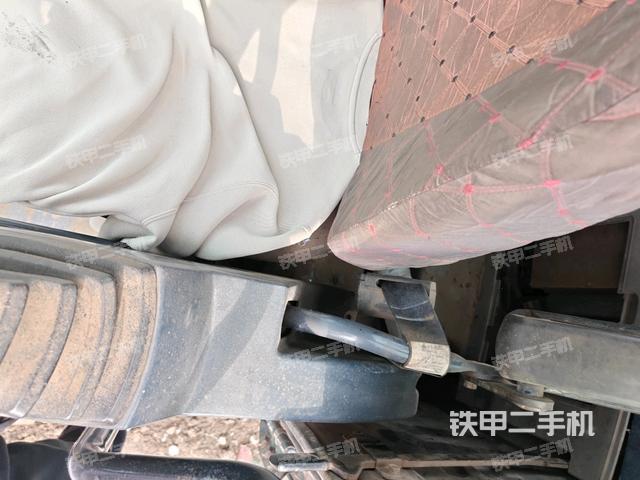 座椅左侧控制台/音响/含左手柄（驾驶室部分）