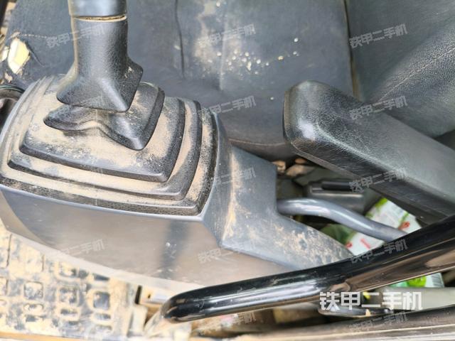 座椅右側(cè)控制臺/鑰匙門/油門/含右手柄（駕駛室部分）