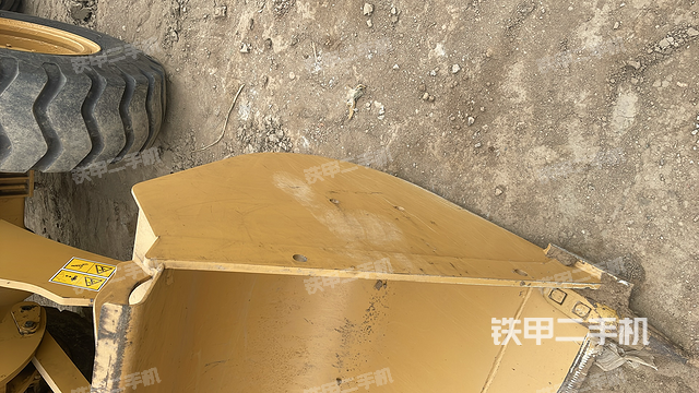 龍工LG833N裝載機(jī)