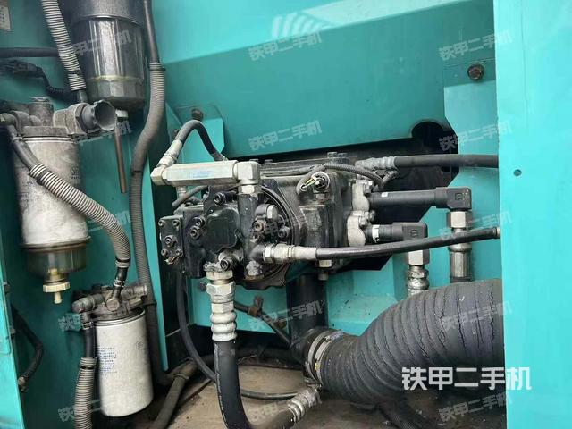 液壓泵艙室正面整體(整機外觀) 液壓泵艙室正面整體(整機外觀)