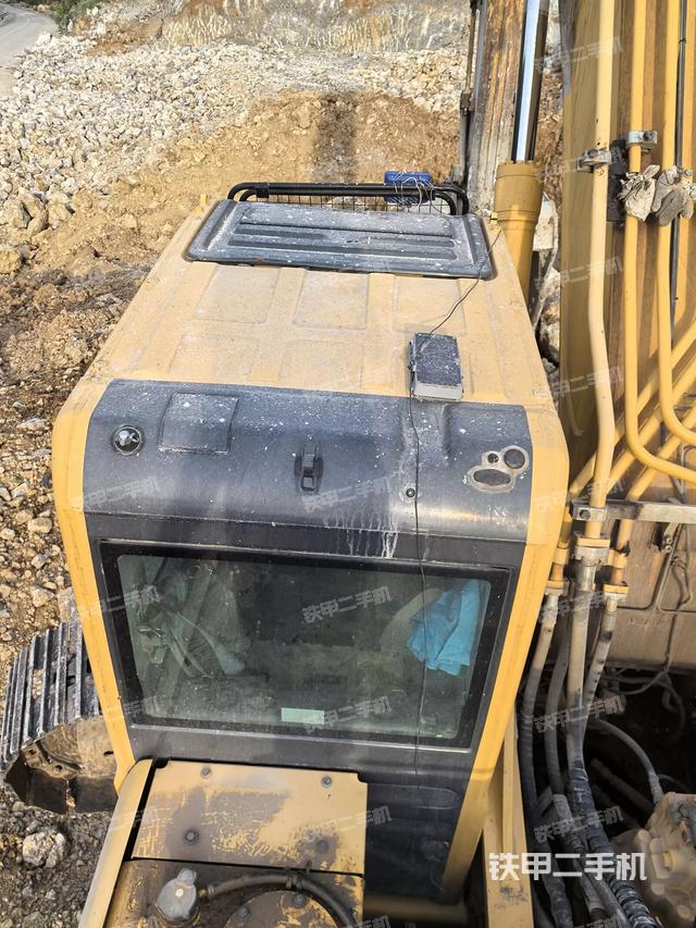 驾驶室顶部（整机外观）