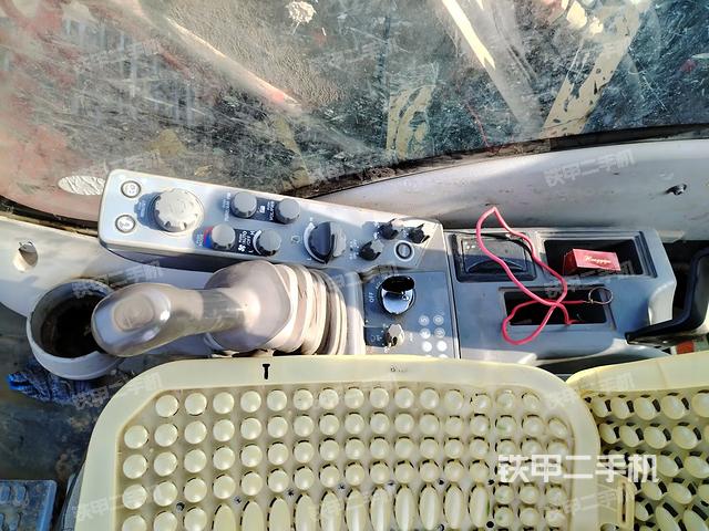 座椅右側(cè)控制臺(tái)/鑰匙門/油門/含右手柄(駕駛室部分) 座椅右側(cè)控制臺(tái)/鑰匙門/油門/含右手柄(駕駛室部分)