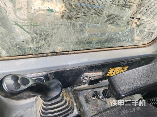 座椅右侧控制台/钥匙门/油门/含右手柄（驾驶室部分）