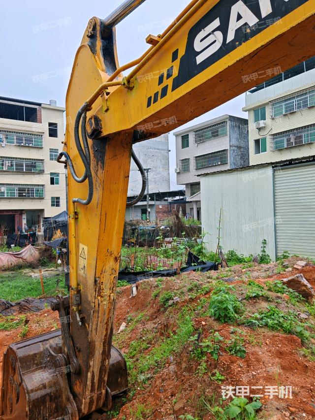 小臂整体左后(工作和回转装置) 小臂整体左后(工作和回转装置)