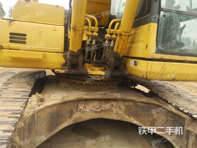 轉(zhuǎn)盤和下車架正前(工作和回轉(zhuǎn)裝置) 轉(zhuǎn)盤和下車架正前(工作和回轉(zhuǎn)裝置)