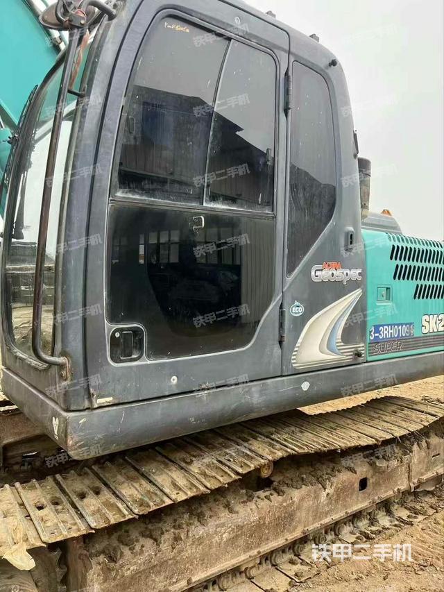 駕駛室整體(整機外觀) 駕駛室整體(整機外觀)