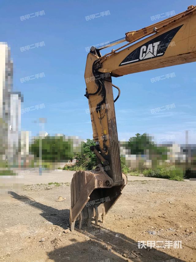 小臂整体左后(工作和回转装置) 小臂整体左后(工作和回转装置)