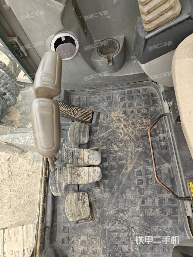 ?駕駛室正側(cè)（駕駛室部分）