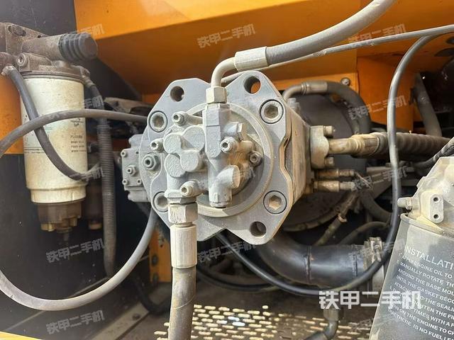液壓泵艙室正面整體(整機外觀) 液壓泵艙室正面整體(整機外觀)
