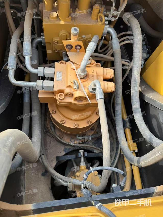 回轉(zhuǎn)馬達(dá)和主控閥（整機外觀）