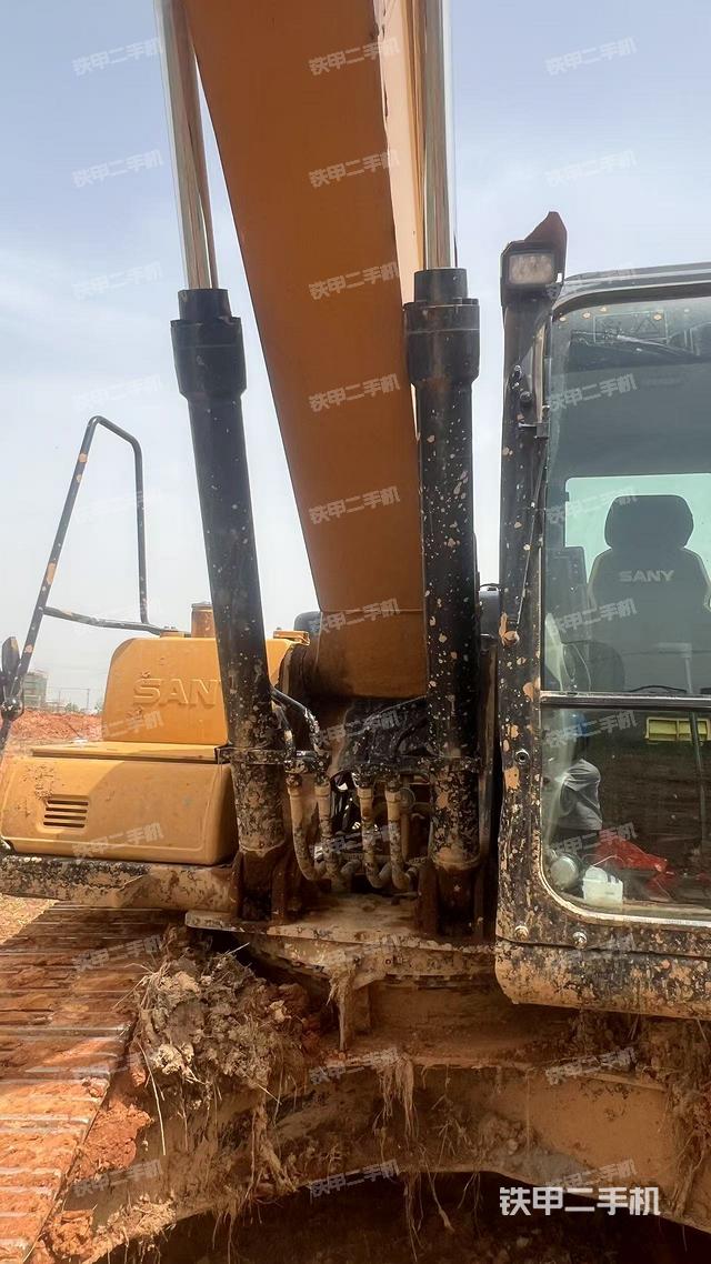 大臂油缸整體?豎拍（工作和回轉(zhuǎn)裝置）