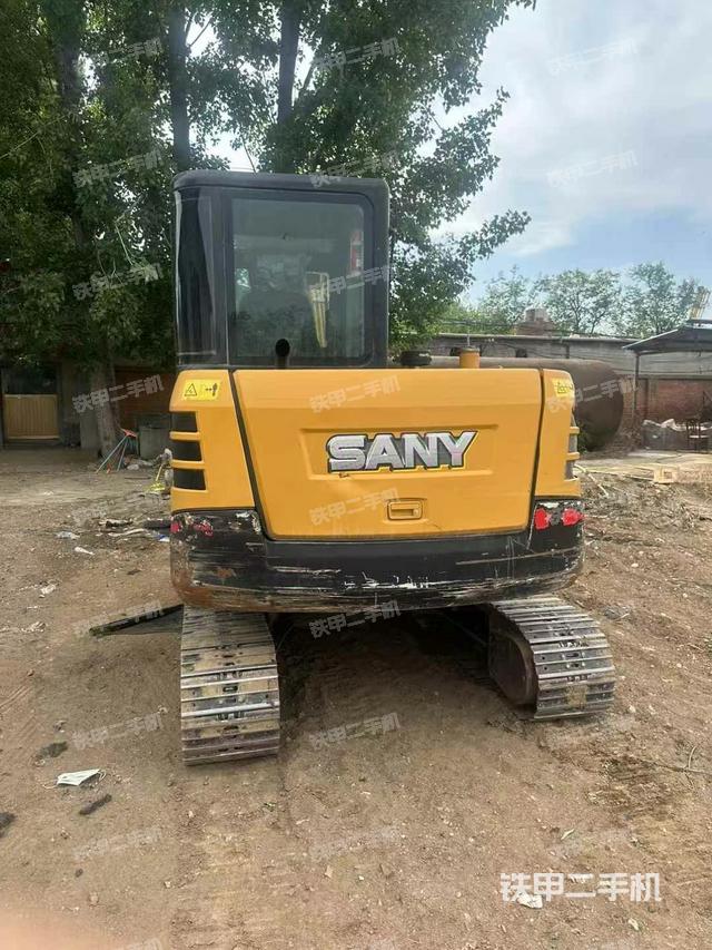 駕駛室頂部（整機外觀）