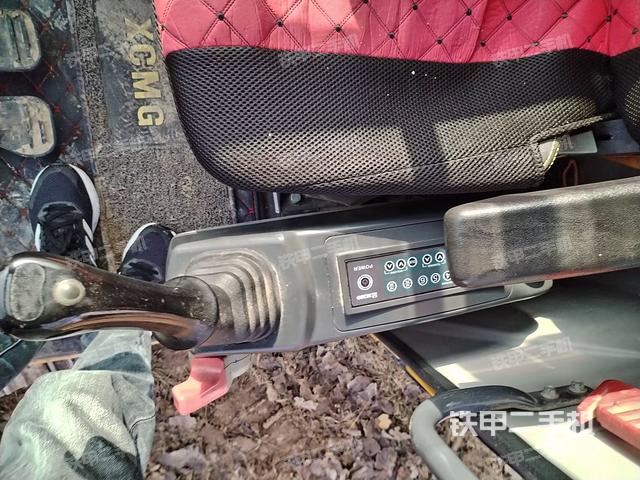 座椅左侧控制台/音响/含左手柄(驾驶室部分) 座椅左侧控制台/音响/含左手柄(驾驶室部分)