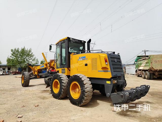 整機(jī)左側(cè)(設(shè)備外觀及核心部件) 整機(jī)左側(cè)(設(shè)備外觀及核心部件)