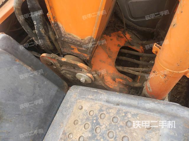 大臂根部 斜视(工作和回转装置) 大臂根部 斜视(工作和回转装置)