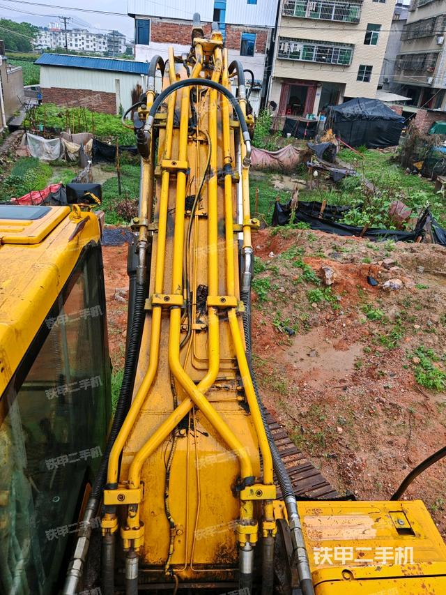 大臂根部 斜视(工作和回转装置) 大臂根部 斜视(工作和回转装置)