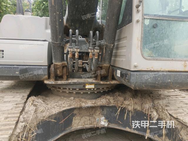 转盘和下车架正前（工作和回转装置）