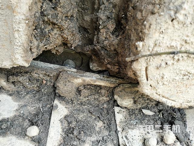 单侧履带整体（整机外观）