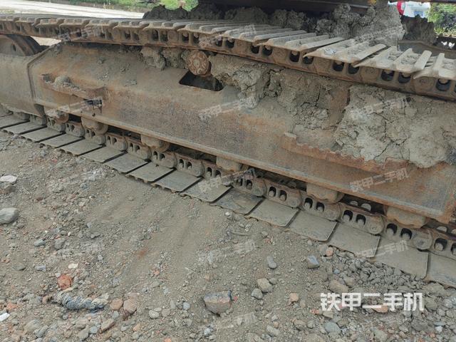 單側(cè)履帶整體(整機(jī)外觀) 單側(cè)履帶整體(整機(jī)外觀)