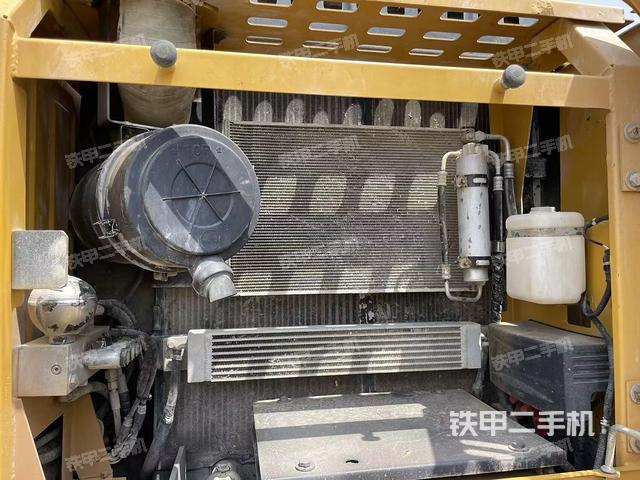 駕駛室頂部(整機外觀) 駕駛室頂部(整機外觀)