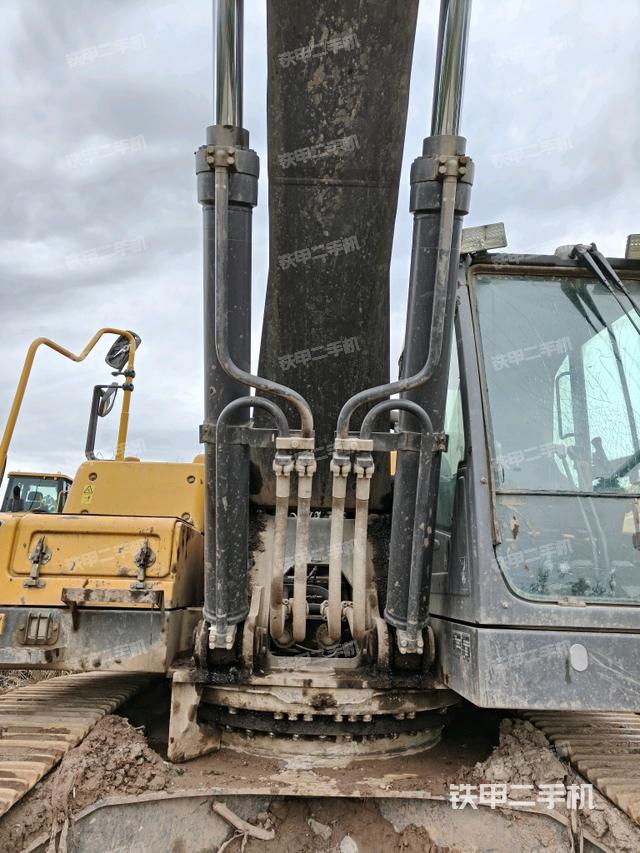 大臂根部?斜視(工作和回轉(zhuǎn)裝置) 大臂根部?斜視(工作和回轉(zhuǎn)裝置)