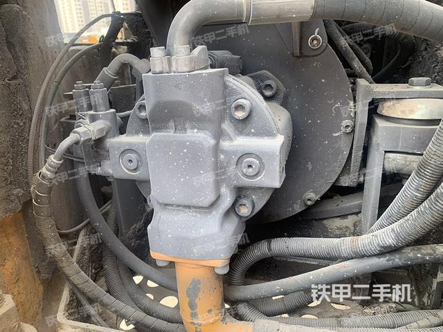 液壓泵艙室正面整體(整機外觀) 液壓泵艙室正面整體(整機外觀)