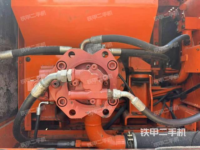 液壓泵艙室正面整體(整機外觀) 液壓泵艙室正面整體(整機外觀)