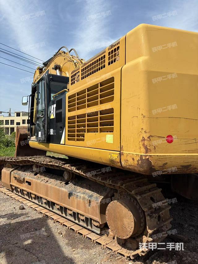 駕駛室頂部（整機外觀）