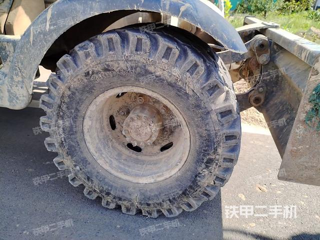 左驅(qū)動(dòng)輪（行走機(jī)構(gòu)）