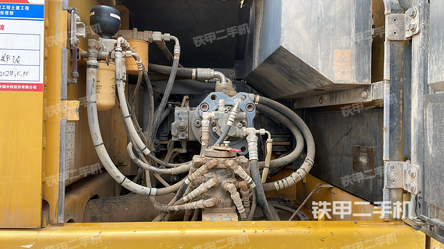 液壓泵艙室正面整體(整機(jī)外觀) 液壓泵艙室正面整體(整機(jī)外觀)
