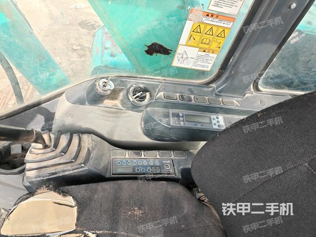 座椅右側(cè)控制臺/鑰匙門/油門/含右手柄(駕駛室部分) 座椅右側(cè)控制臺/鑰匙門/油門/含右手柄(駕駛室部分)