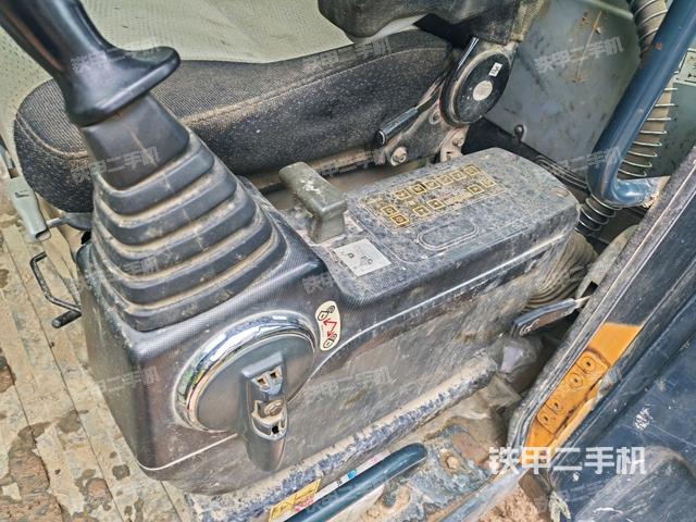 座椅左侧控制台/音响/含左手柄（驾驶室部分）