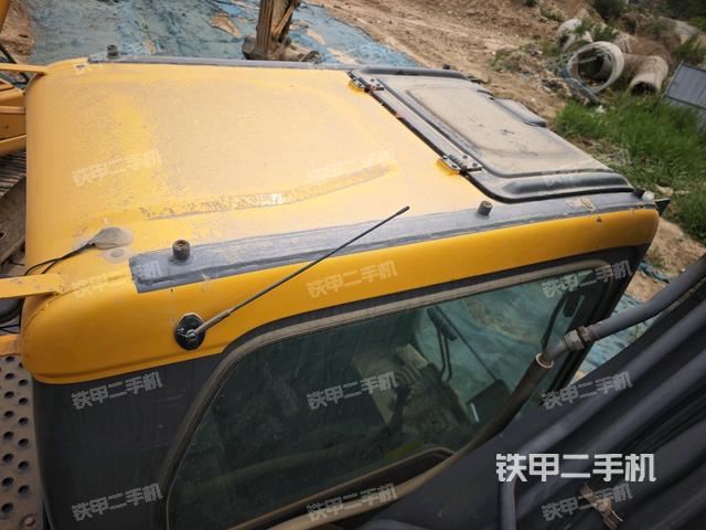 駕駛室頂部(整機(jī)外觀) 駕駛室頂部(整機(jī)外觀)