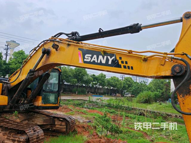 大臂整体 右侧(工作和回转装置) 大臂整体 右侧(工作和回转装置)