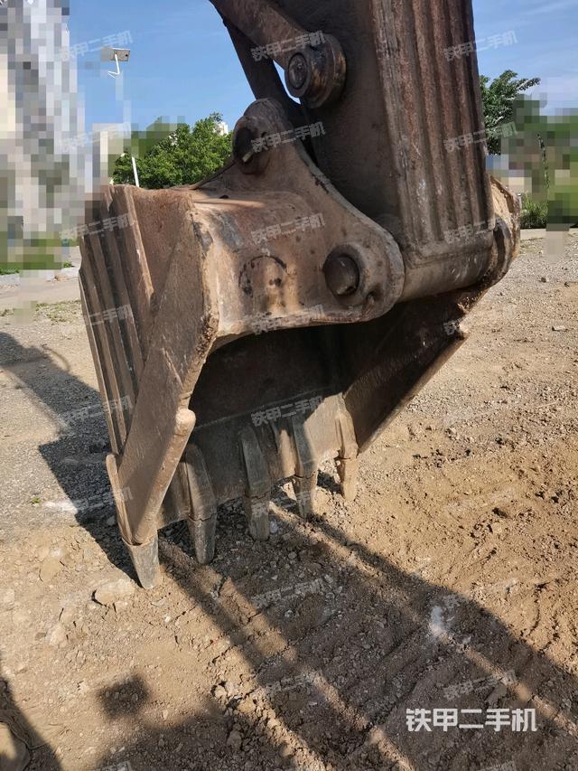 铲斗右后整体(工作和回转装置) 铲斗右后整体(工作和回转装置)