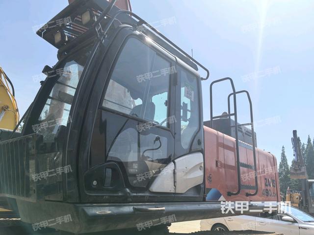 駕駛室整體(整機(jī)外觀) 駕駛室整體(整機(jī)外觀)