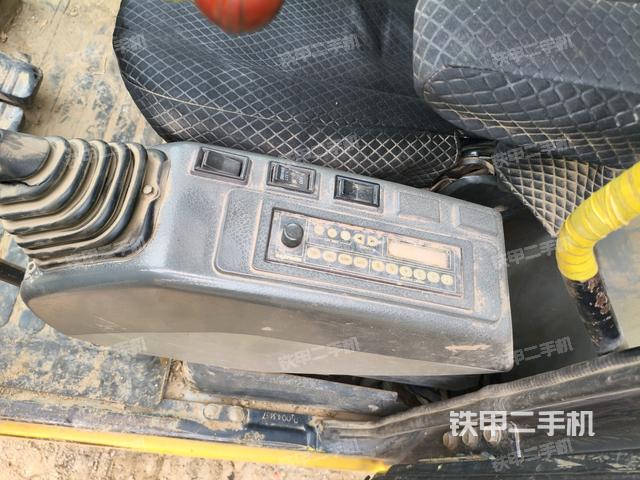 座椅右側(cè)控制臺/鑰匙門/油門/含右手柄(駕駛室部分) 座椅右側(cè)控制臺/鑰匙門/油門/含右手柄(駕駛室部分)