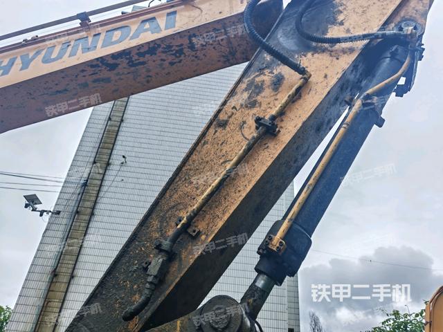 转盘和下车架正前（工作和回转装置）