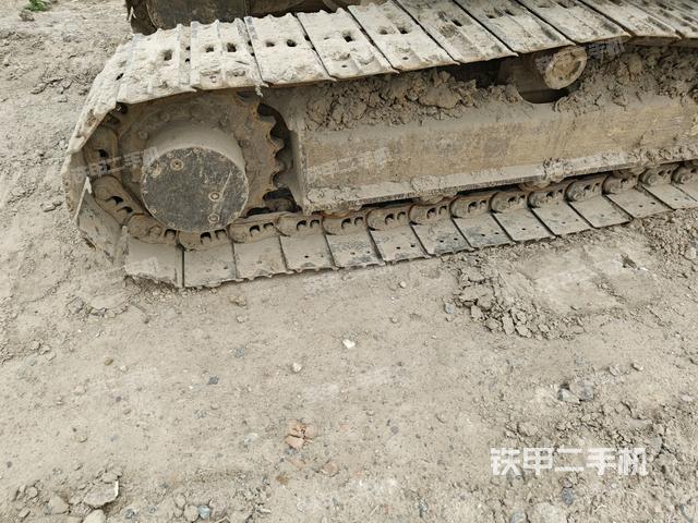 左側(cè)履帶整體?(行走機(jī)構(gòu)) 左側(cè)履帶整體?(行走機(jī)構(gòu))
