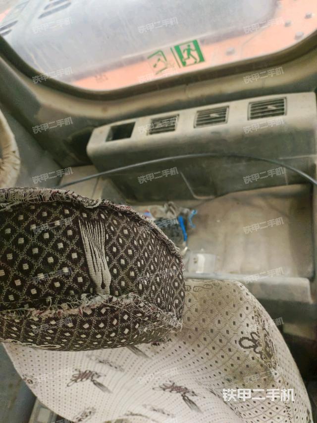 后窗玻璃角标(驾驶室部分) 后窗玻璃角标(驾驶室部分)