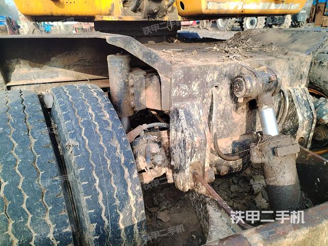 轉(zhuǎn)盤和下車架正前(工作和回轉(zhuǎn)裝置) 轉(zhuǎn)盤和下車架正前(工作和回轉(zhuǎn)裝置)