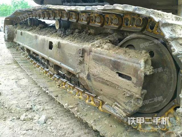 單側(cè)履帶整體(整機(jī)外觀) 單側(cè)履帶整體(整機(jī)外觀)