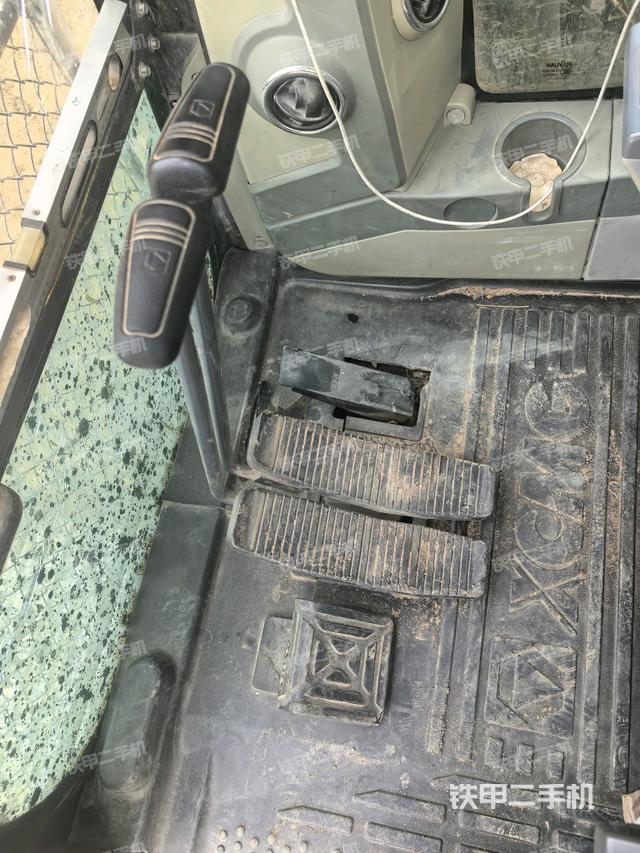 左后方玻璃角標(biāo)(駕駛室部分) 左后方玻璃角標(biāo)(駕駛室部分)