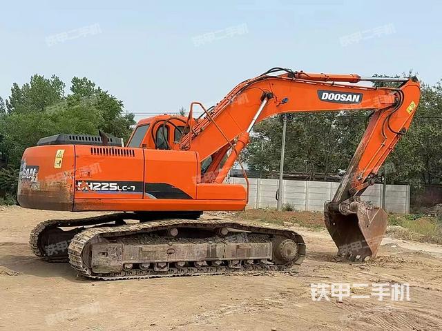 整機右后45°(整機外觀) 整機右后45°(整機外觀)